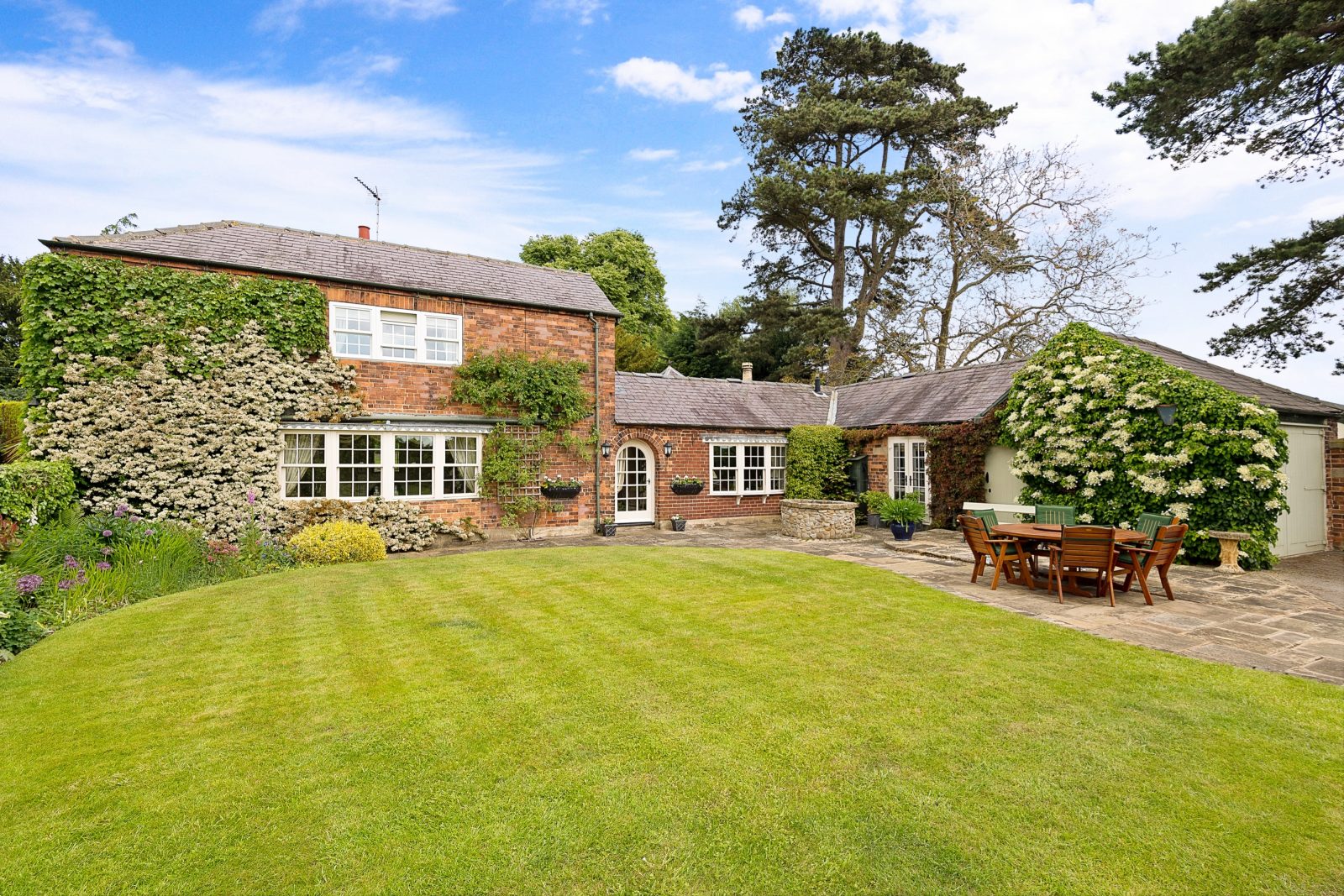 Redesign floor plans and extend property in MytononSwale